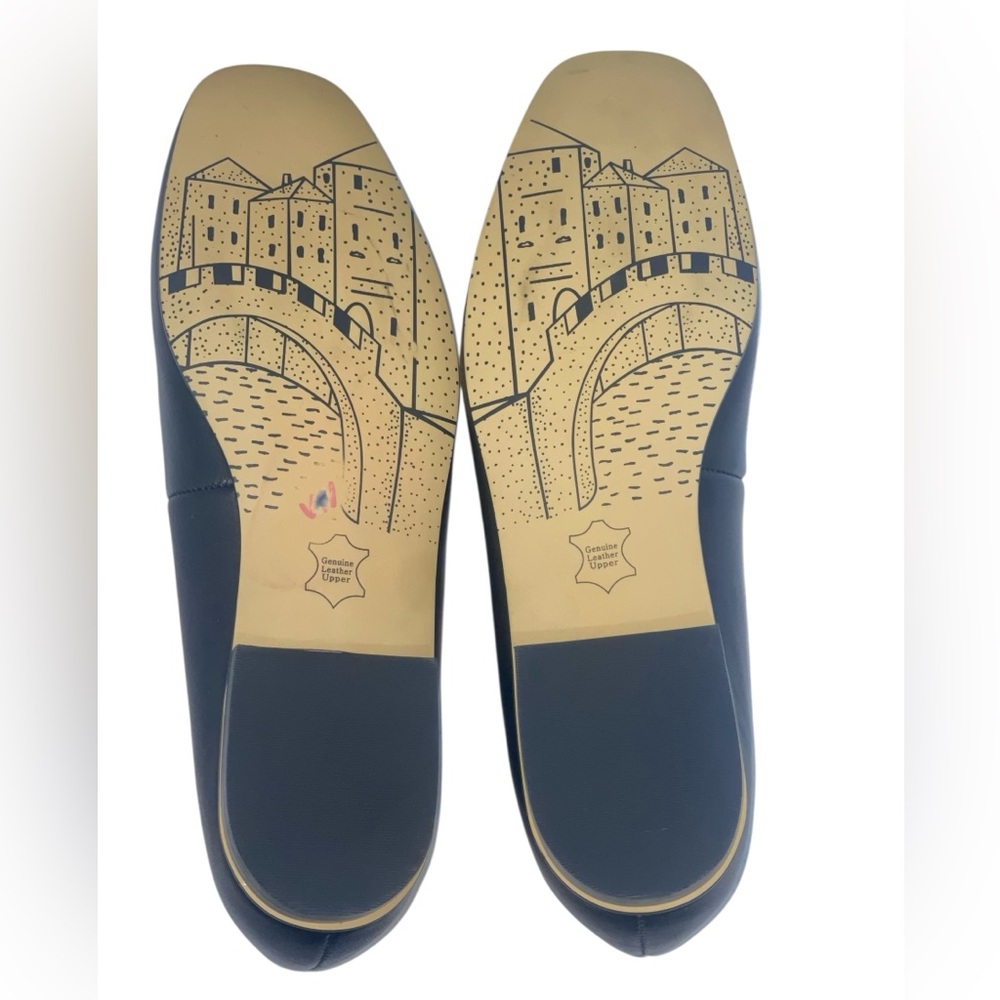 Leather slip on the Kimiko by Bella Vita. Size 9.5 GUC #51-2551 - Picture 10 of 13